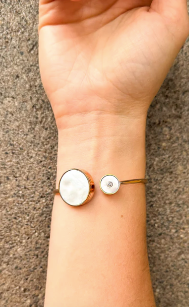 Pulsera aperlada grande con punto